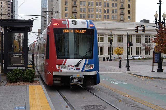 חברת הרכבת הקלה של סולט לייק סיטי נקראת (TRAX)